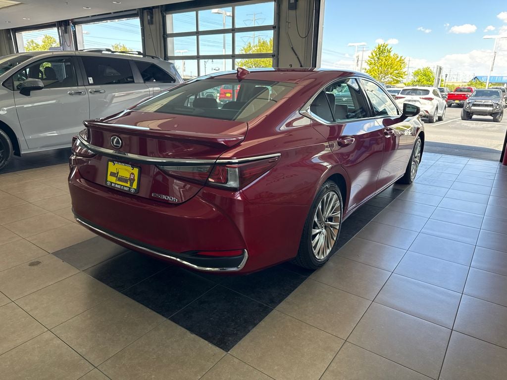 2022 Lexus ES 300h Luxury