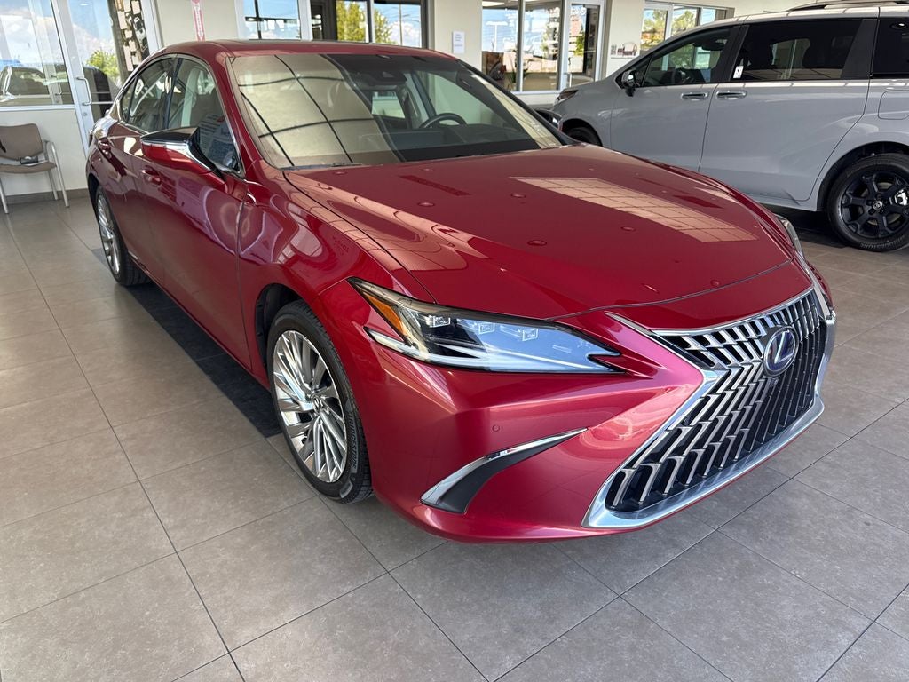 2022 Lexus ES 300h Luxury