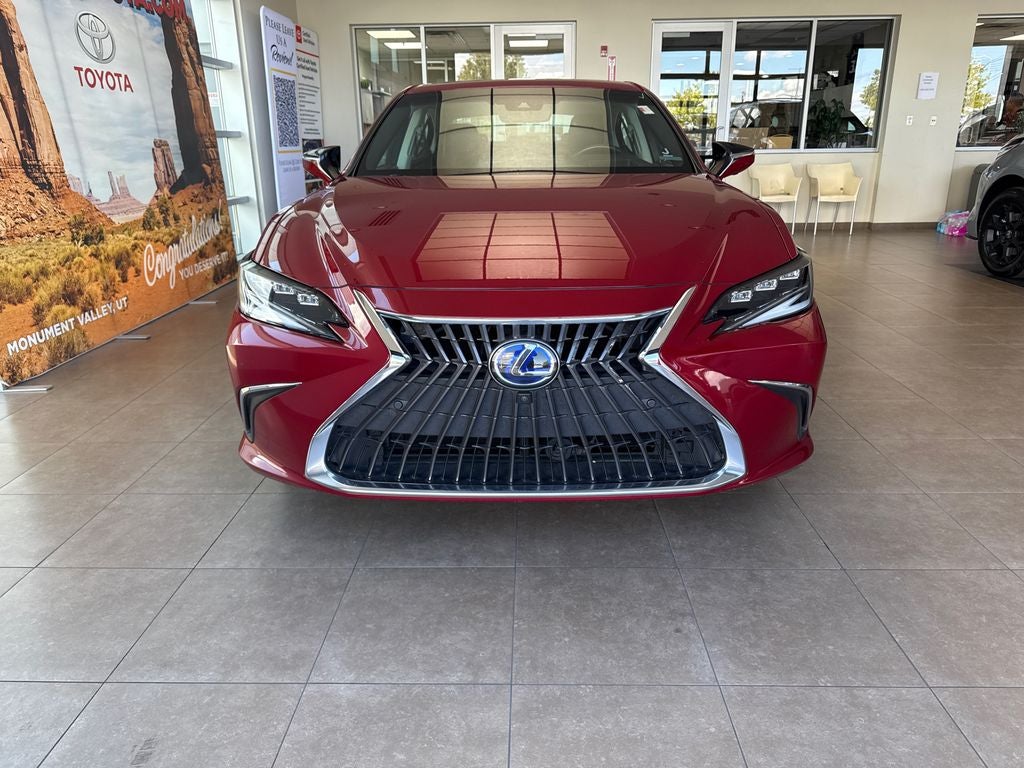 2022 Lexus ES 300h Luxury