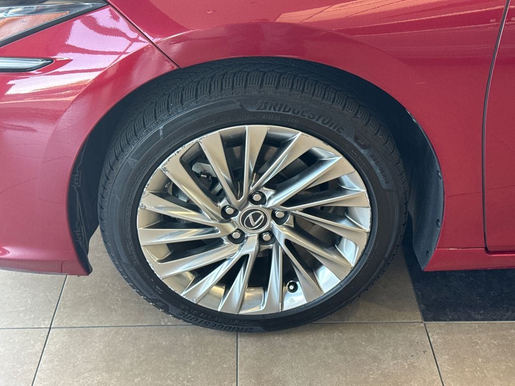 2022 Lexus ES 300h Luxury