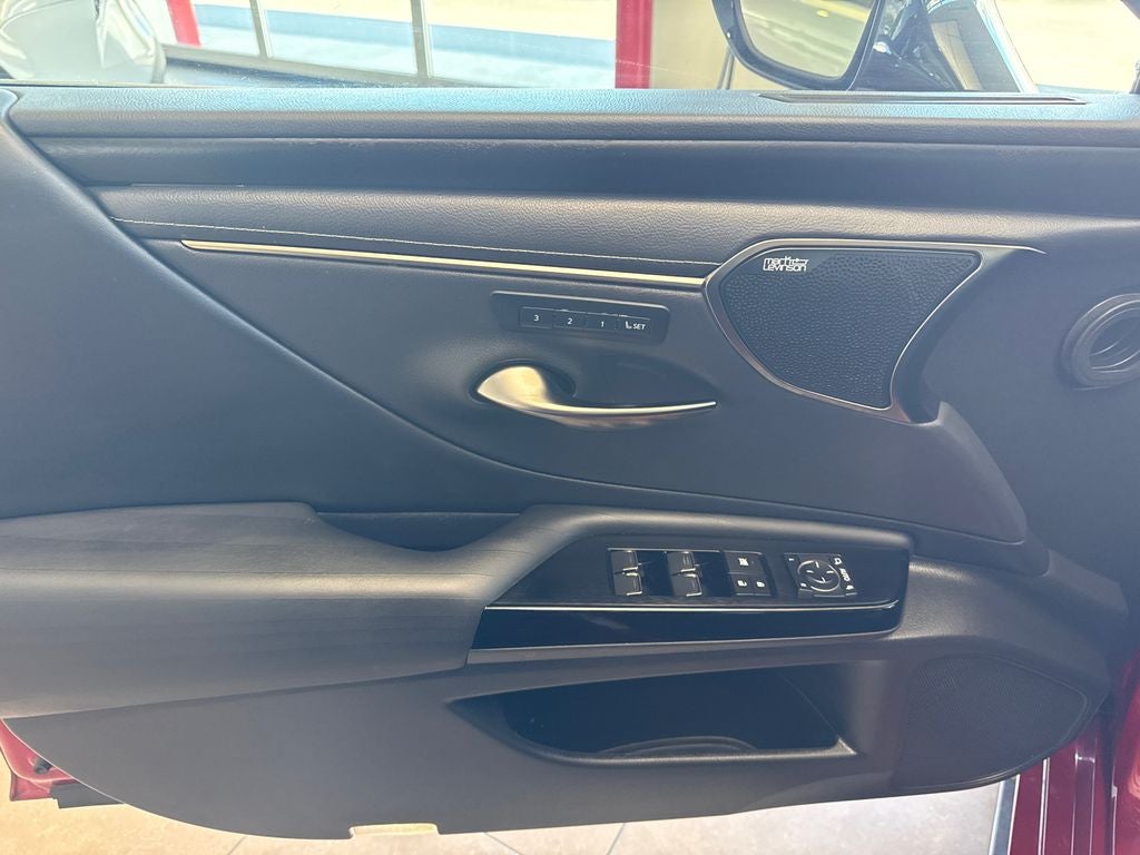 2022 Lexus ES 300h Luxury