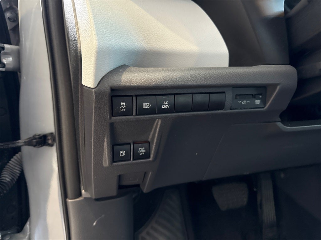 2023 Toyota Sienna XSE 7 Passenger