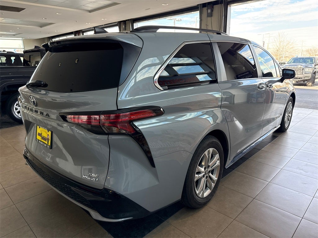 2023 Toyota Sienna XSE 7 Passenger