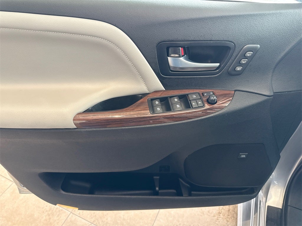 2018 Toyota Sienna Limited Premium 7 Passenger