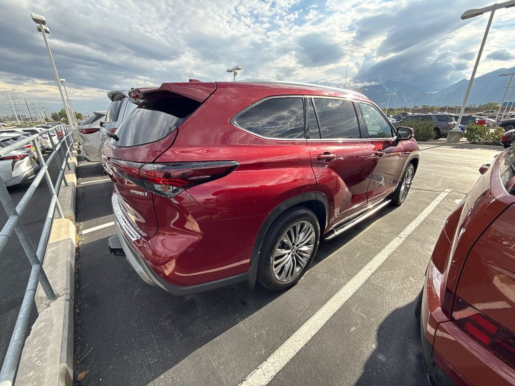 2024 Toyota Highlander Hybrid Platinum