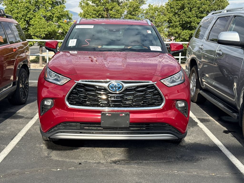 2024 Toyota Highlander Hybrid Platinum