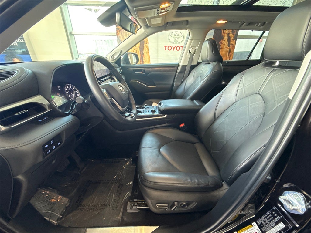 2022 Toyota Highlander Platinum