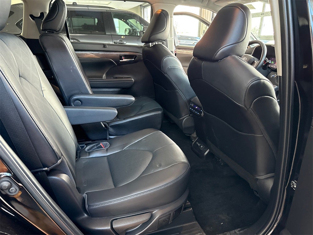 2022 Toyota Highlander Platinum