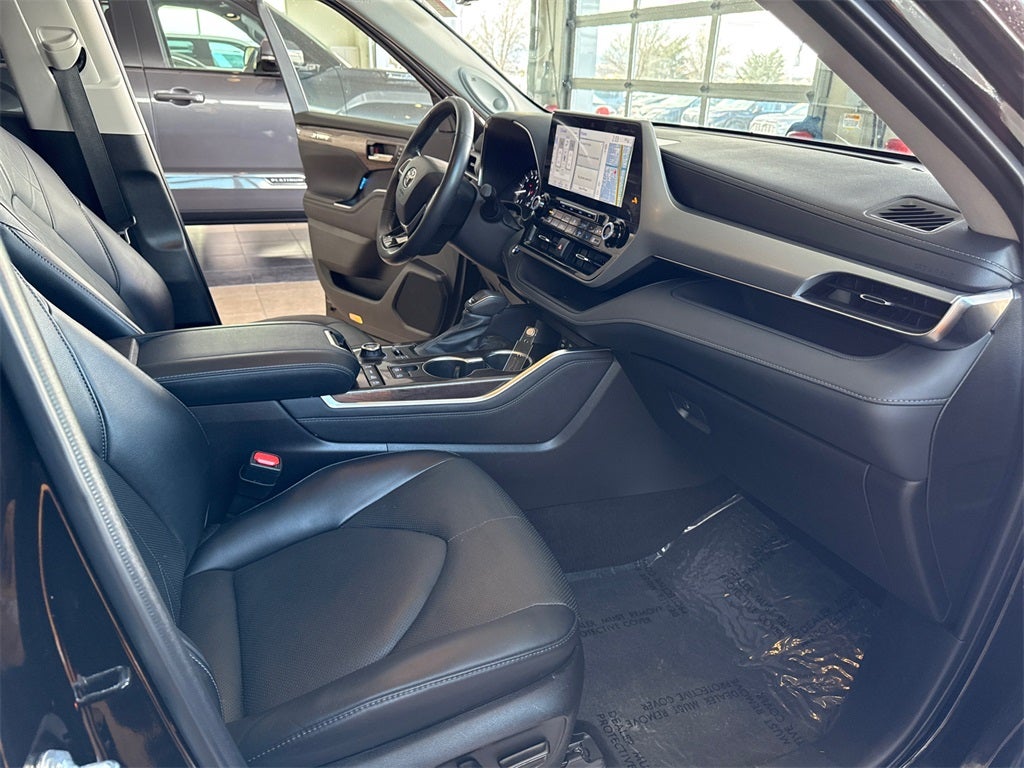 2022 Toyota Highlander Platinum