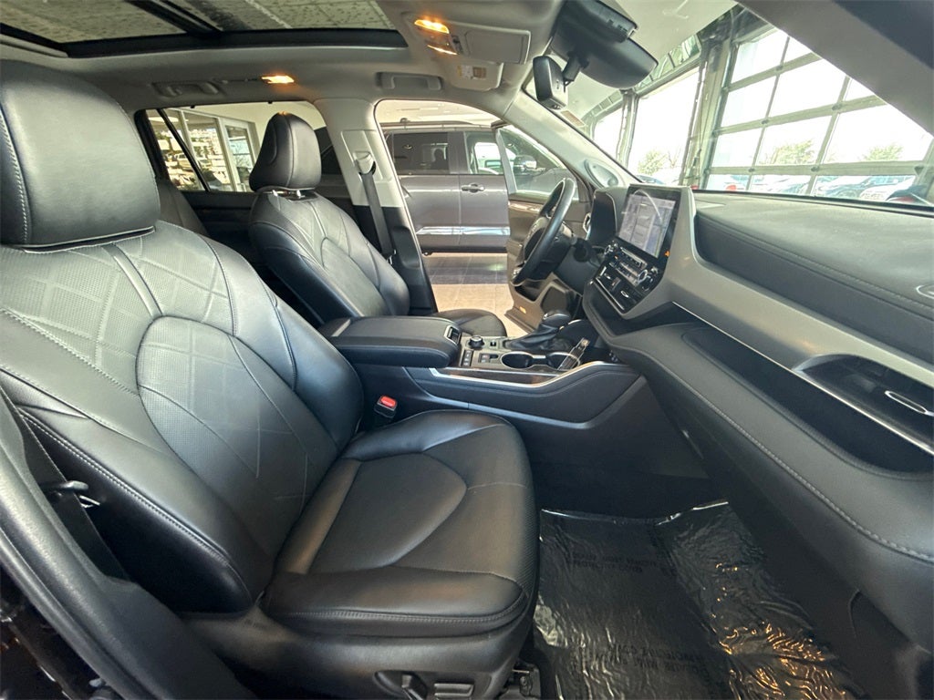 2022 Toyota Highlander Platinum