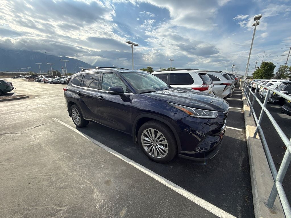 2022 Toyota Highlander Platinum