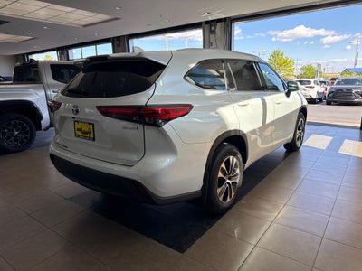 2022 Toyota Highlander Hybrid XLE