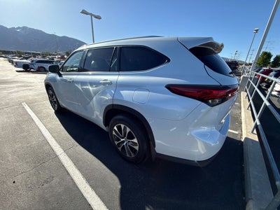 2022 Toyota Highlander Hybrid XLE