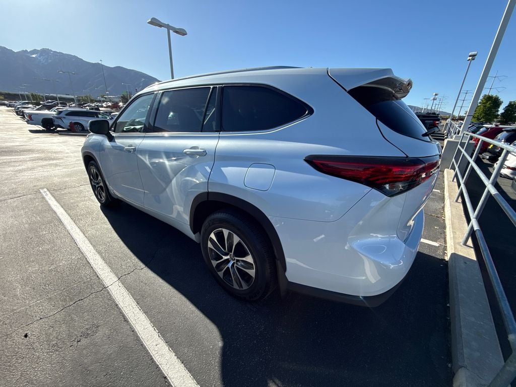 2022 Toyota Highlander Hybrid XLE