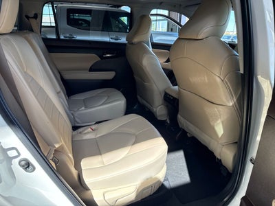 2022 Toyota Highlander Hybrid XLE