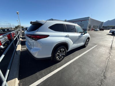 2022 Toyota Highlander Hybrid XLE