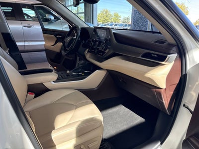 2022 Toyota Highlander Hybrid XLE