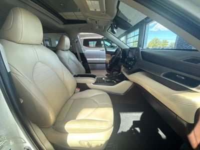 2022 Toyota Highlander Hybrid XLE