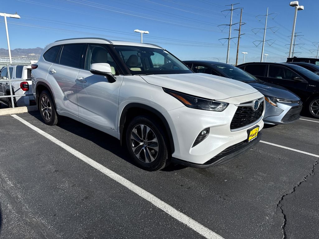 2022 Toyota Highlander Hybrid XLE