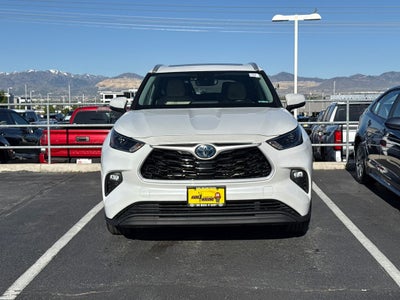 2022 Toyota Highlander Hybrid XLE