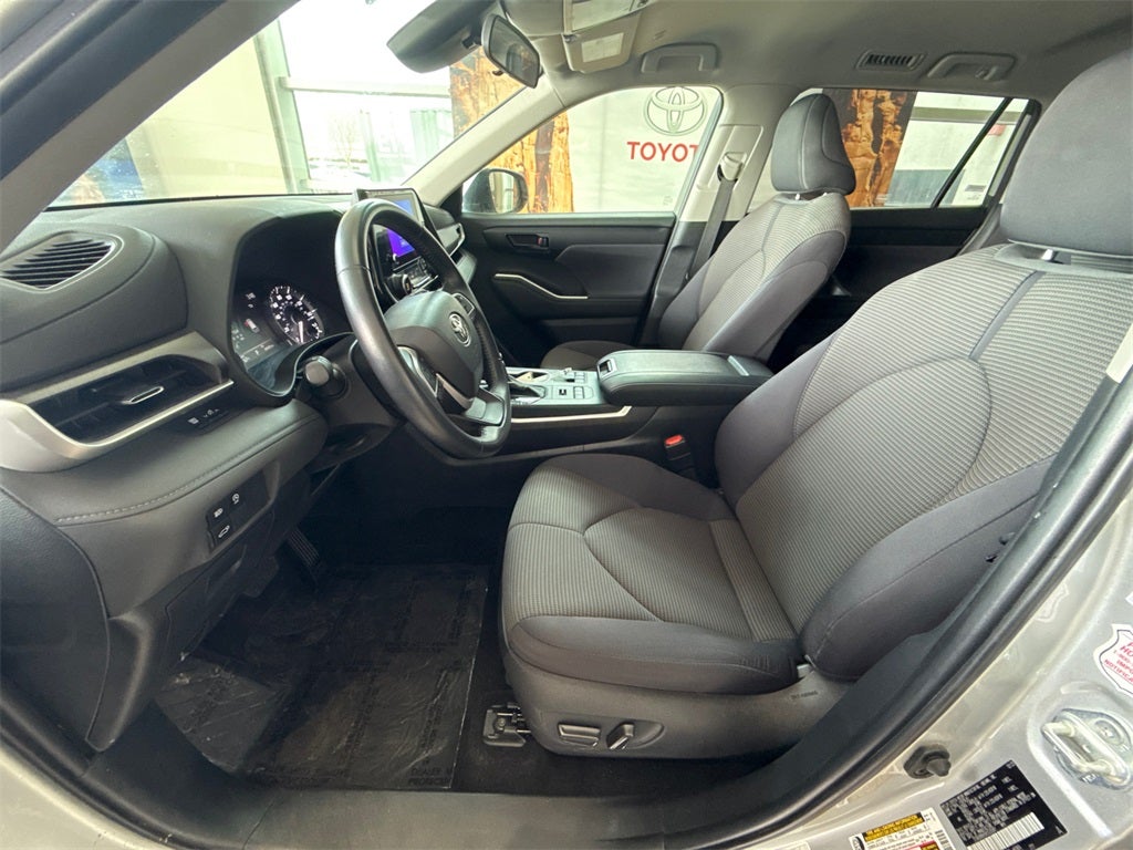 2024 Toyota Highlander LE