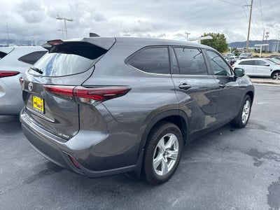 2024 Toyota Highlander LE