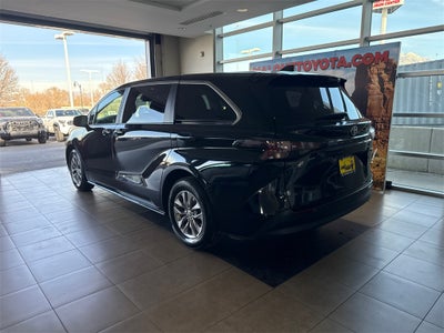 2024 Toyota Sienna LE 8 Passenger