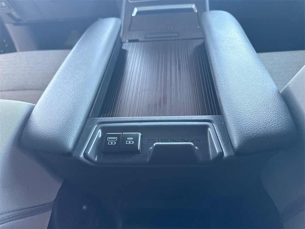 2024 Toyota Sienna LE 8 Passenger