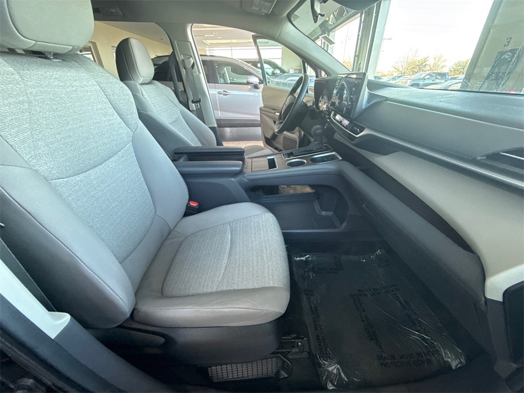 2024 Toyota Sienna LE 8 Passenger