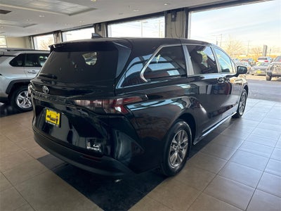2024 Toyota Sienna LE 8 Passenger