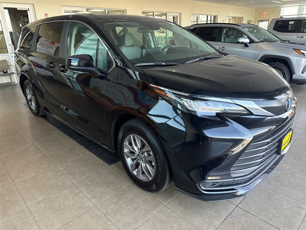 2024 Toyota Sienna LE 8 Passenger