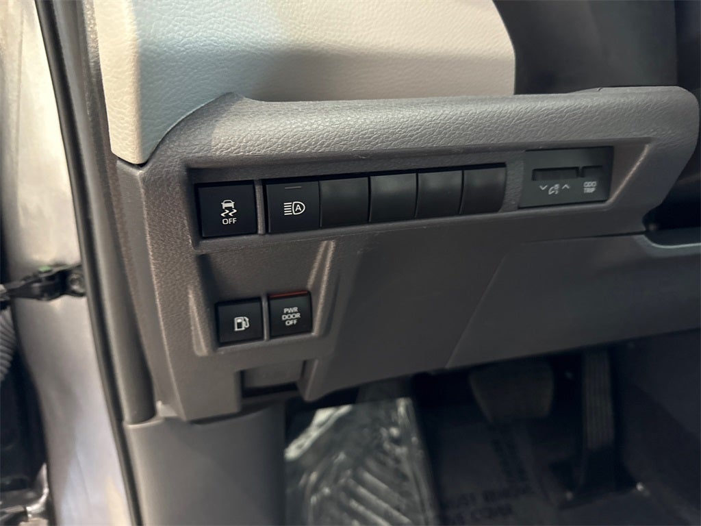 2024 Toyota Sienna LE 8 Passenger