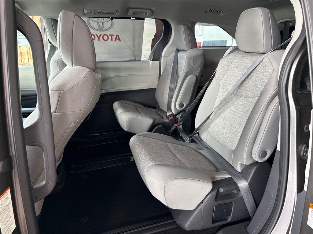2024 Toyota Sienna LE 8 Passenger