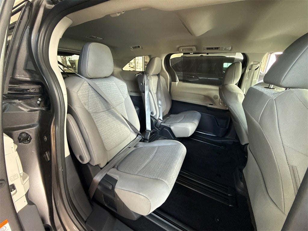 2024 Toyota Sienna LE 8 Passenger