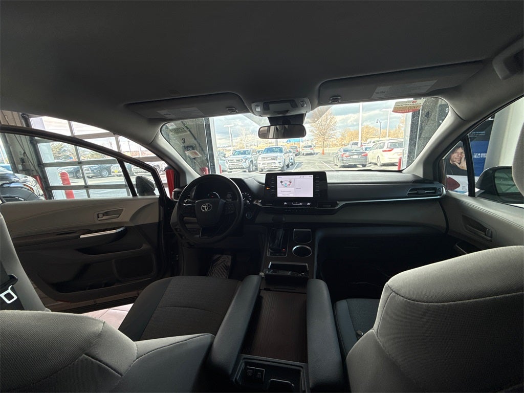 2024 Toyota Sienna LE 8 Passenger