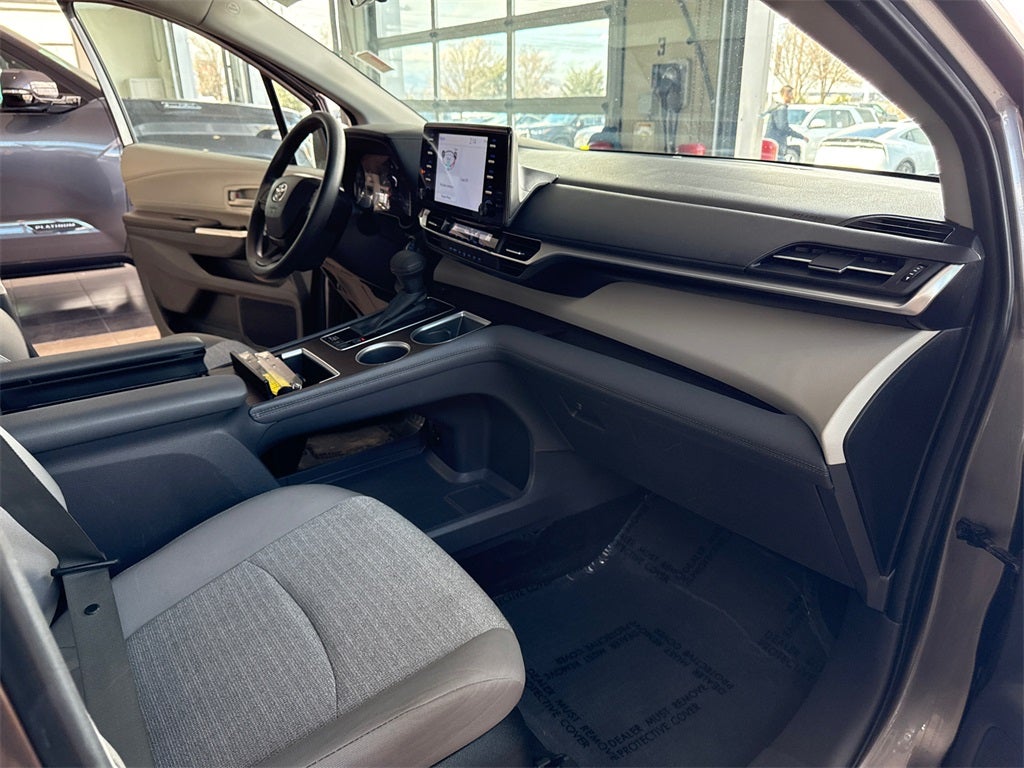 2024 Toyota Sienna LE 8 Passenger