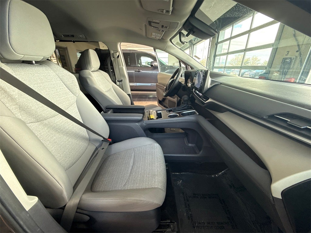 2024 Toyota Sienna LE 8 Passenger