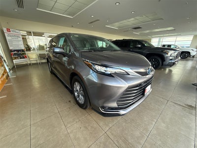 2024 Toyota Sienna LE 8 Passenger