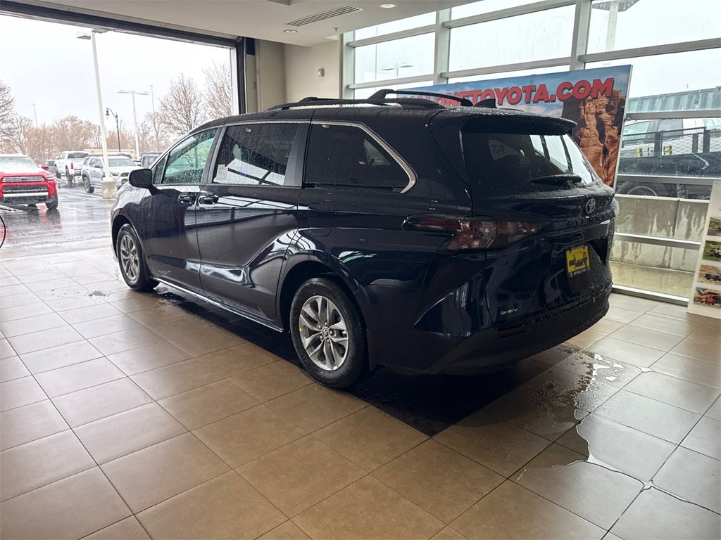 2026 Toyota Sienna LE 8 Passenger