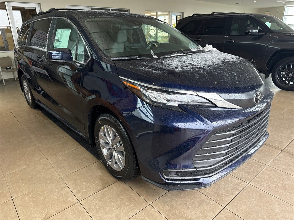 2026 Toyota Sienna LE 8 Passenger