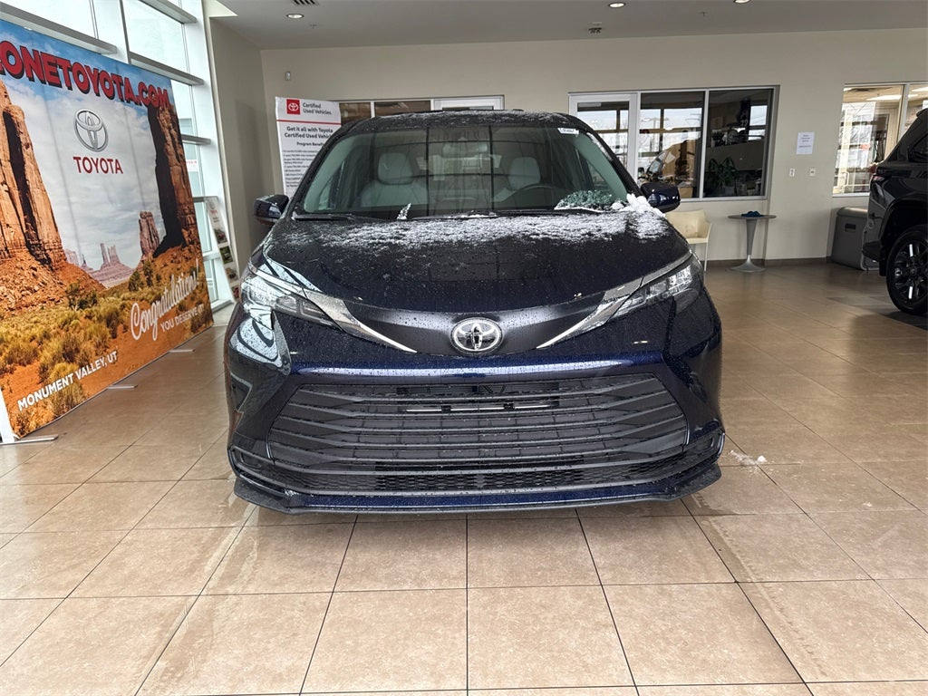 2026 Toyota Sienna LE 8 Passenger