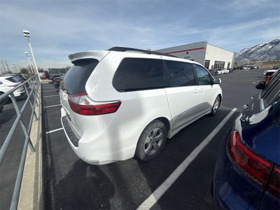 2018 Toyota Sienna LE