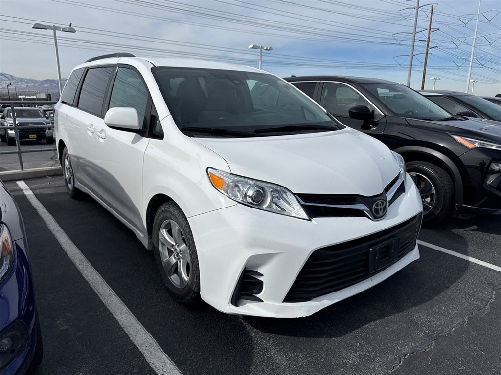 2018 Toyota Sienna LE