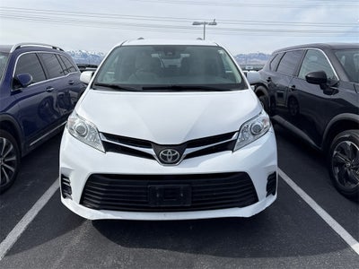 2018 Toyota Sienna LE