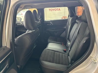2025 Mitsubishi Outlander Base