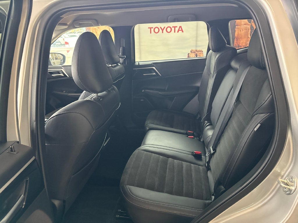 2025 Mitsubishi Outlander Base
