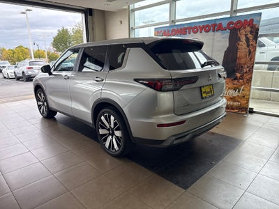 2025 Mitsubishi Outlander Base