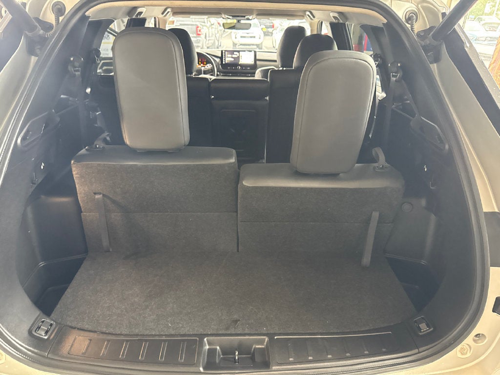 2025 Mitsubishi Outlander Base