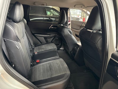 2025 Mitsubishi Outlander Base