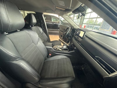 2025 Mitsubishi Outlander Base